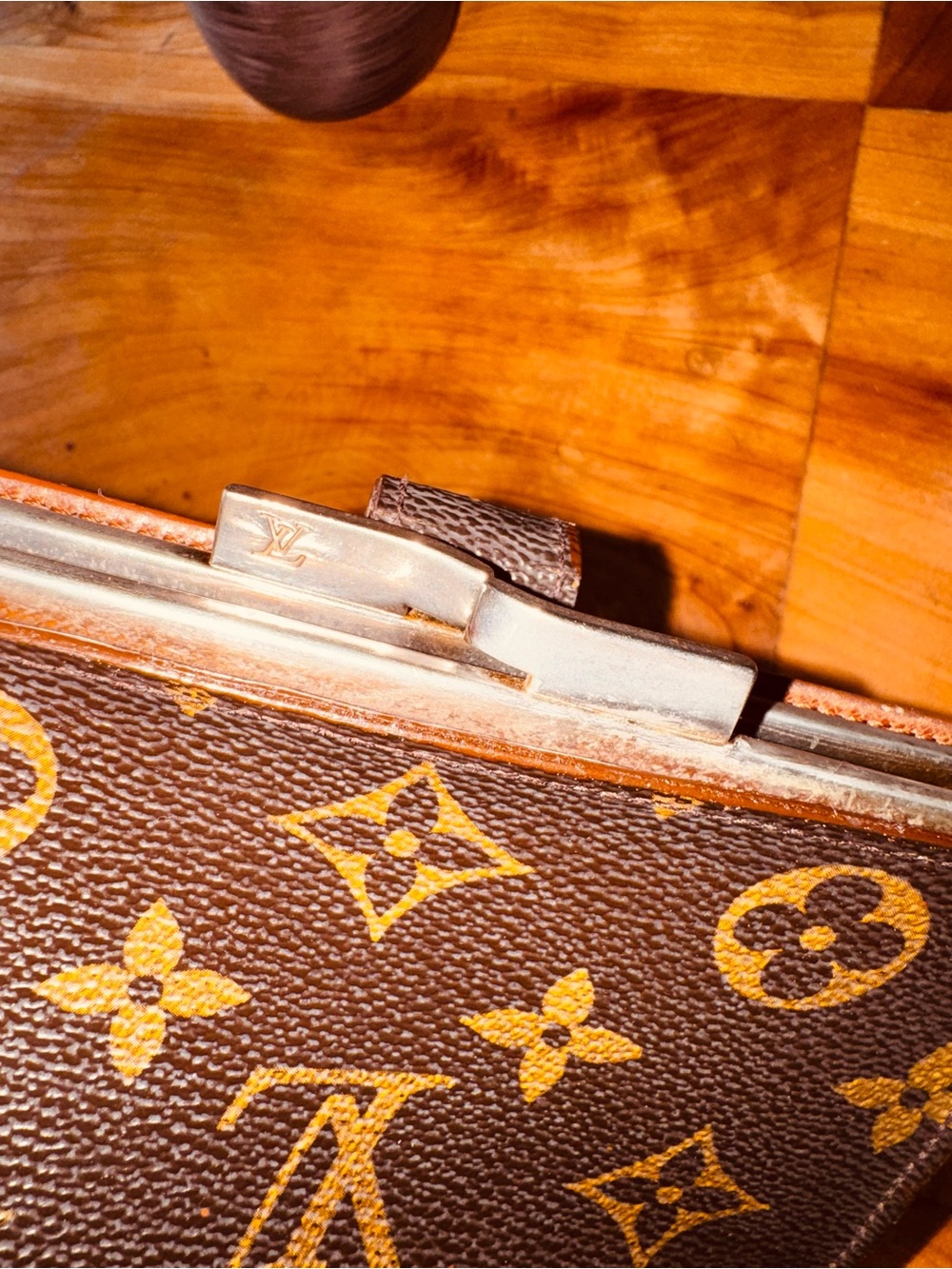 Louis Vuitton French purse, compact, wallet, kiss, lock, monogram, canvas, brown - Picture 13 of 16